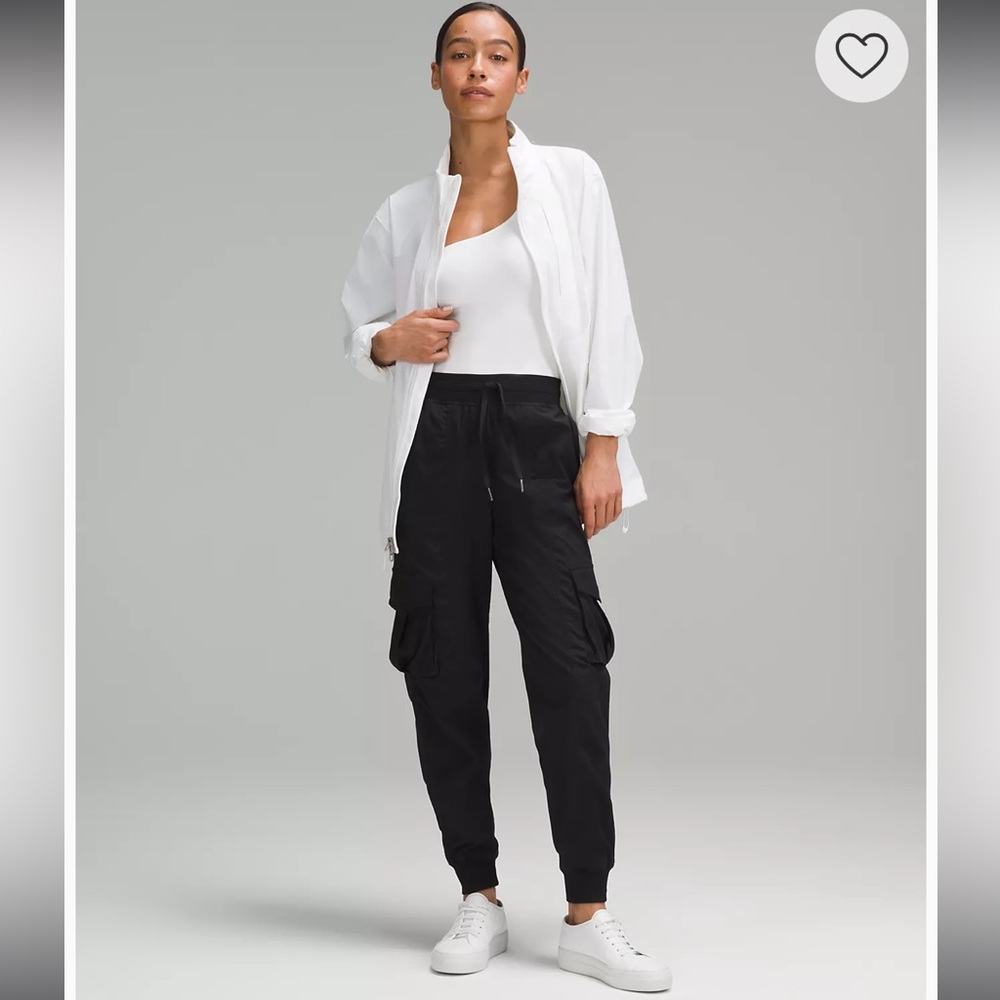 Dance Studio Relaxed-Fit Mid-Rise Cargo Jogger in BLACK Sz MEDIUM